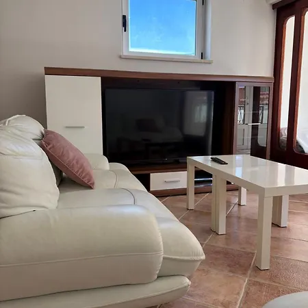 Nude Oasis מאקרסקה